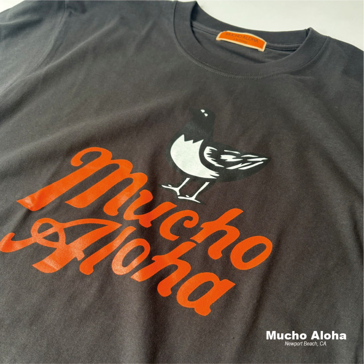 MUCHO ALOHA (ムチョアロハ) CLASSIC LOGO プリント S/S Tシャツ スミクロ MAT-008