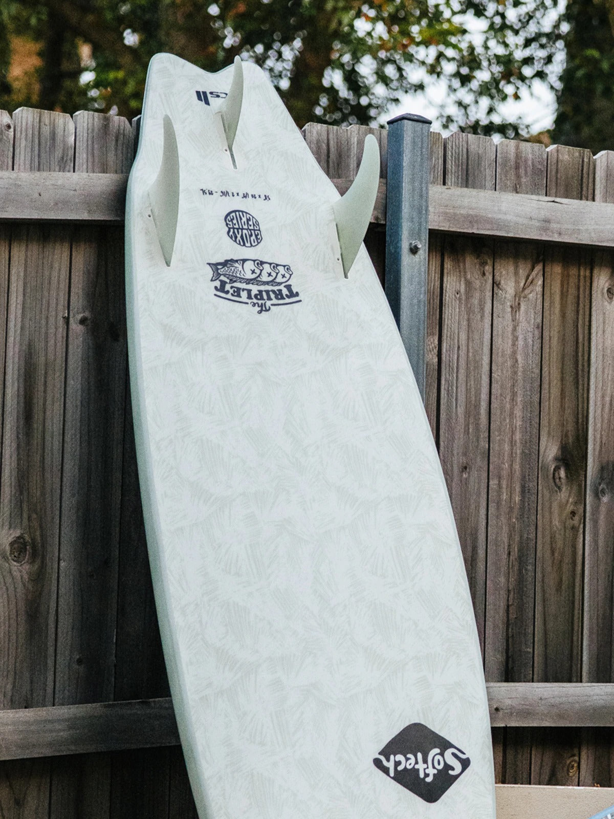 午前 1日サーフボードレンタル ソフトボード ソフテック SOFTECH THE TRIPLET  FCS II TRI FIN 5’8 PALM  ザ・トリプレット