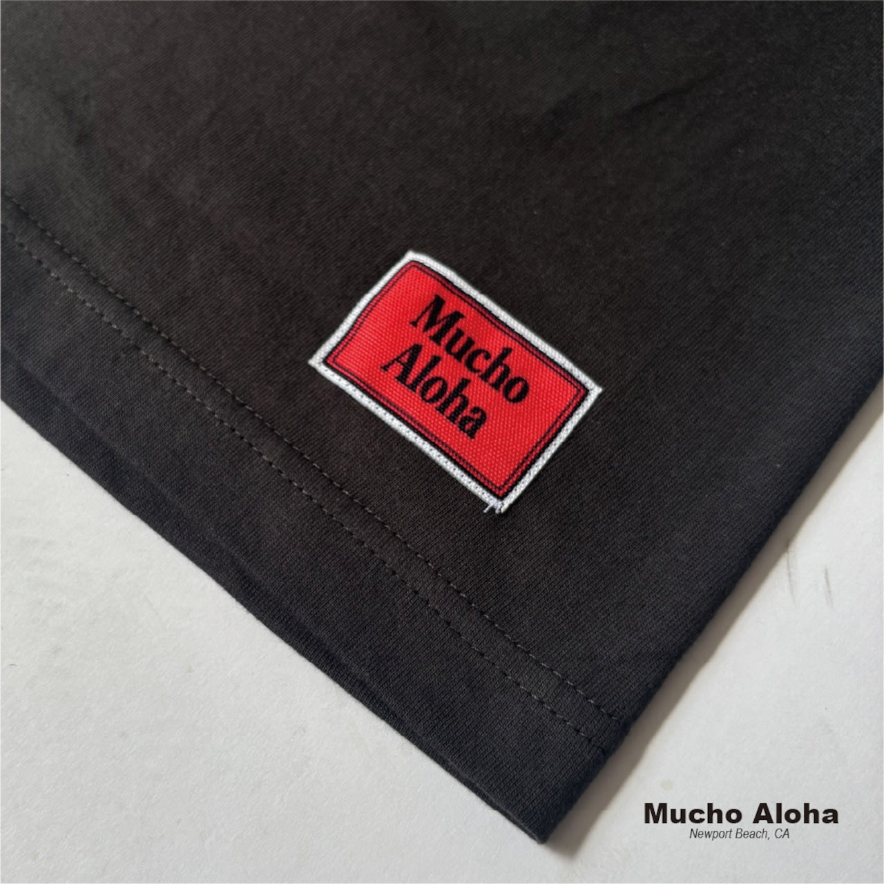 MUCHO ALOHA (ムチョアロハ) CROWN Logo S/S ポケット Tシャツ スミクロ MAT-PT003