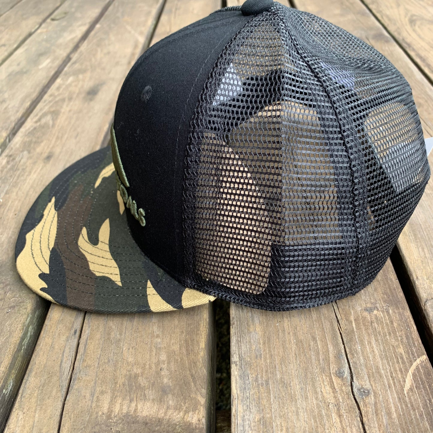 RAINBOW SANDALS 【レインボーサンダル】Camo Snap Back Trucker Hat