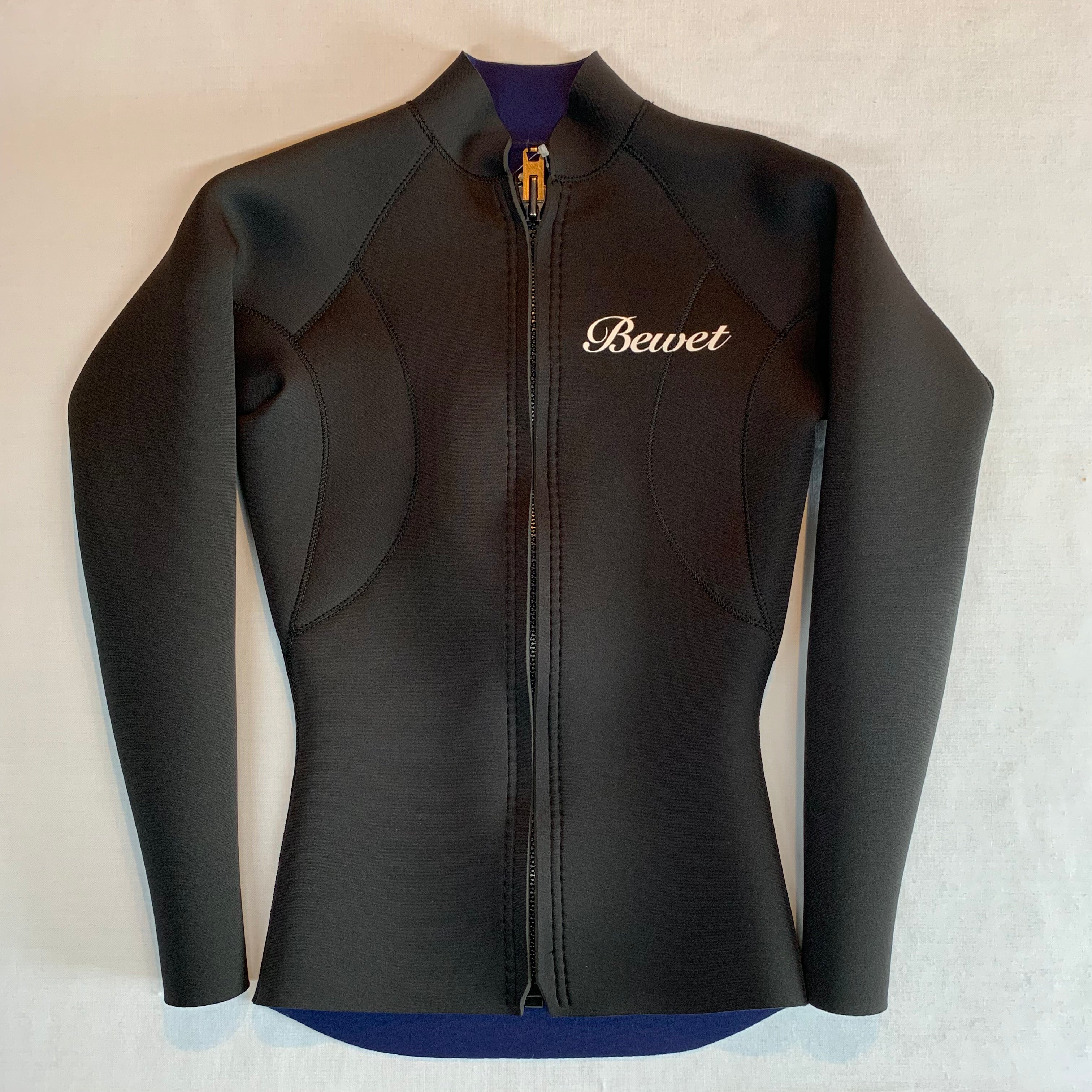 未使用 BEWET ビーウエット 半袖タッパー2mm メンズMLサイズ 未使用 BEWET ビーウエット 半袖タッパー2mm メンズMLサイズ