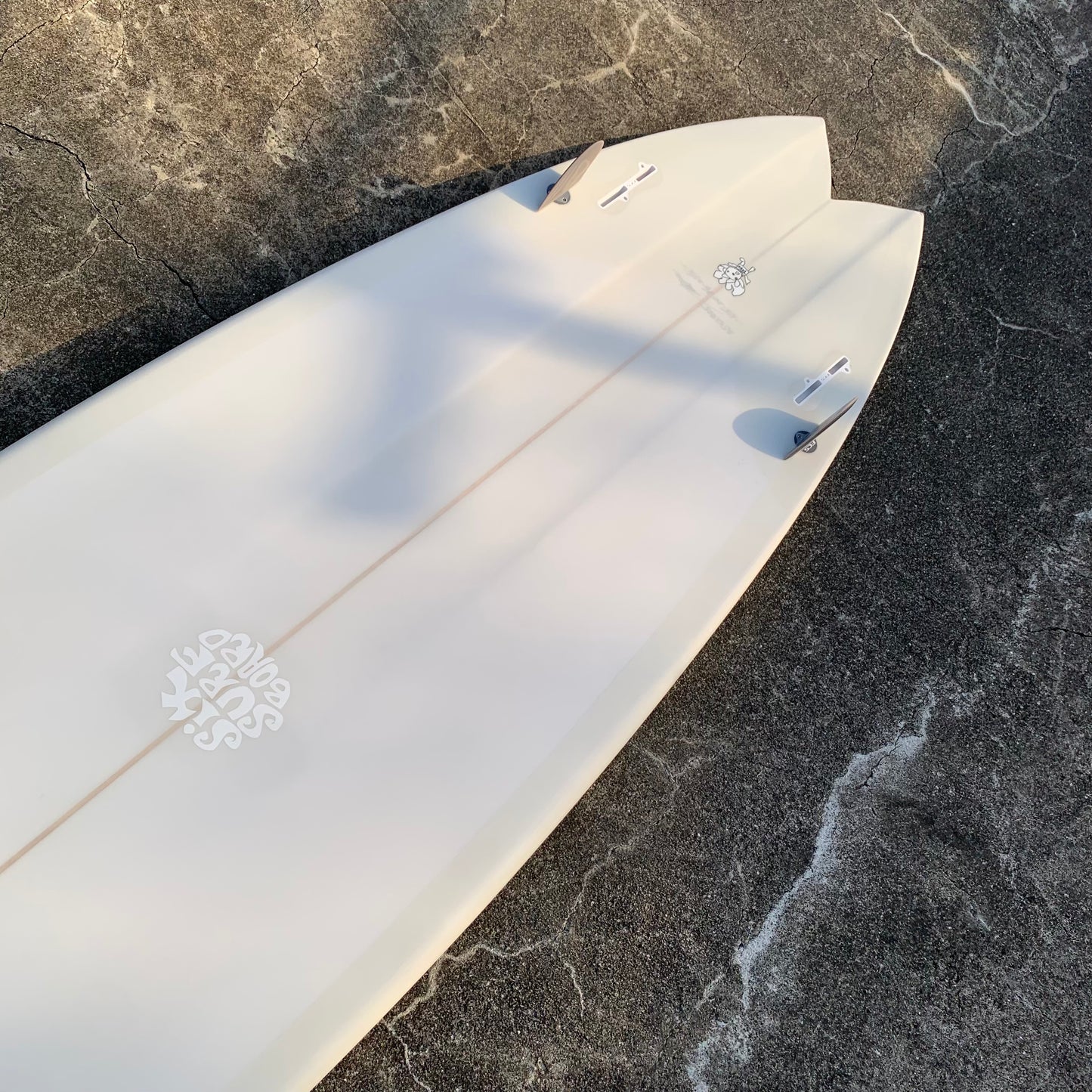 6surfboard 6’6” ツインザー　小さいFin付き　