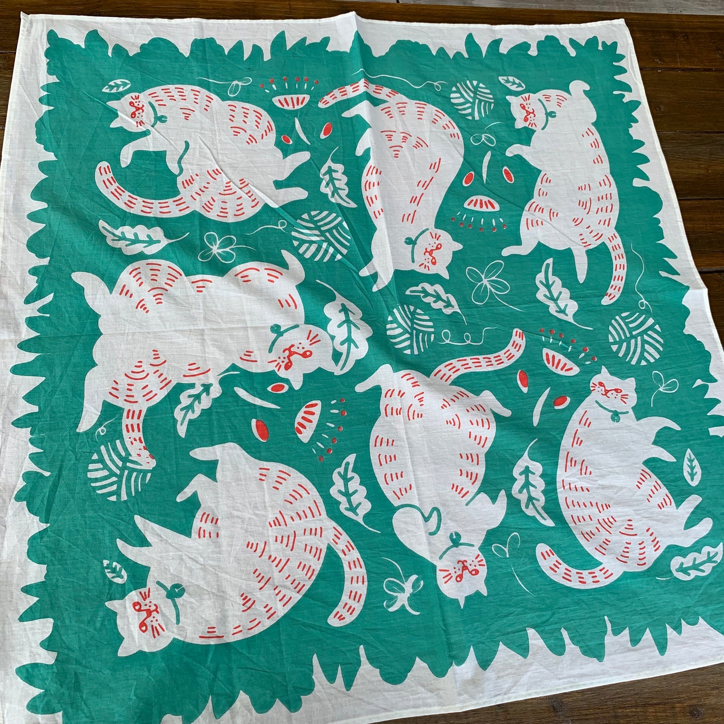 猫ちゃん　BIGハンカチーフバンダナ　70cm×70cm　コット100％