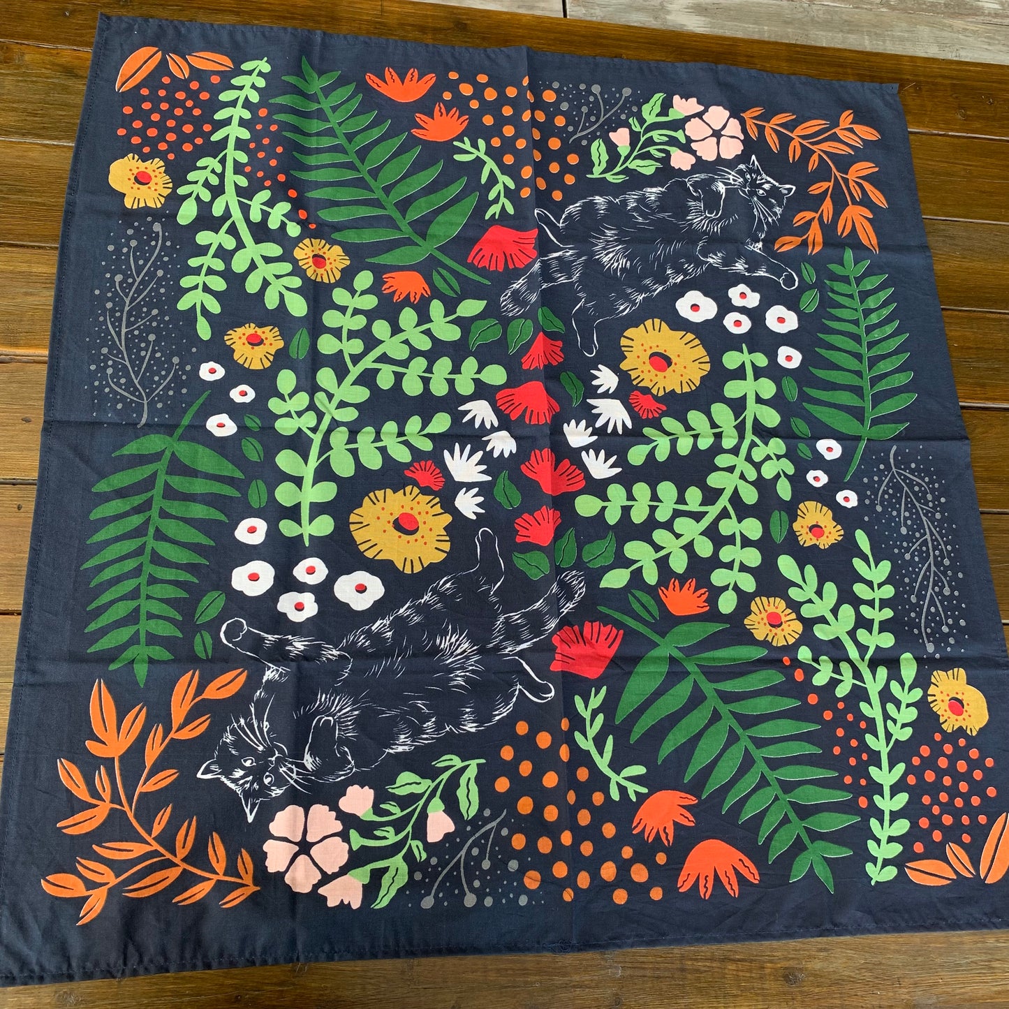 猫ちゃん　BIGハンカチーフバンダナ　70cm×70cm　コット100％