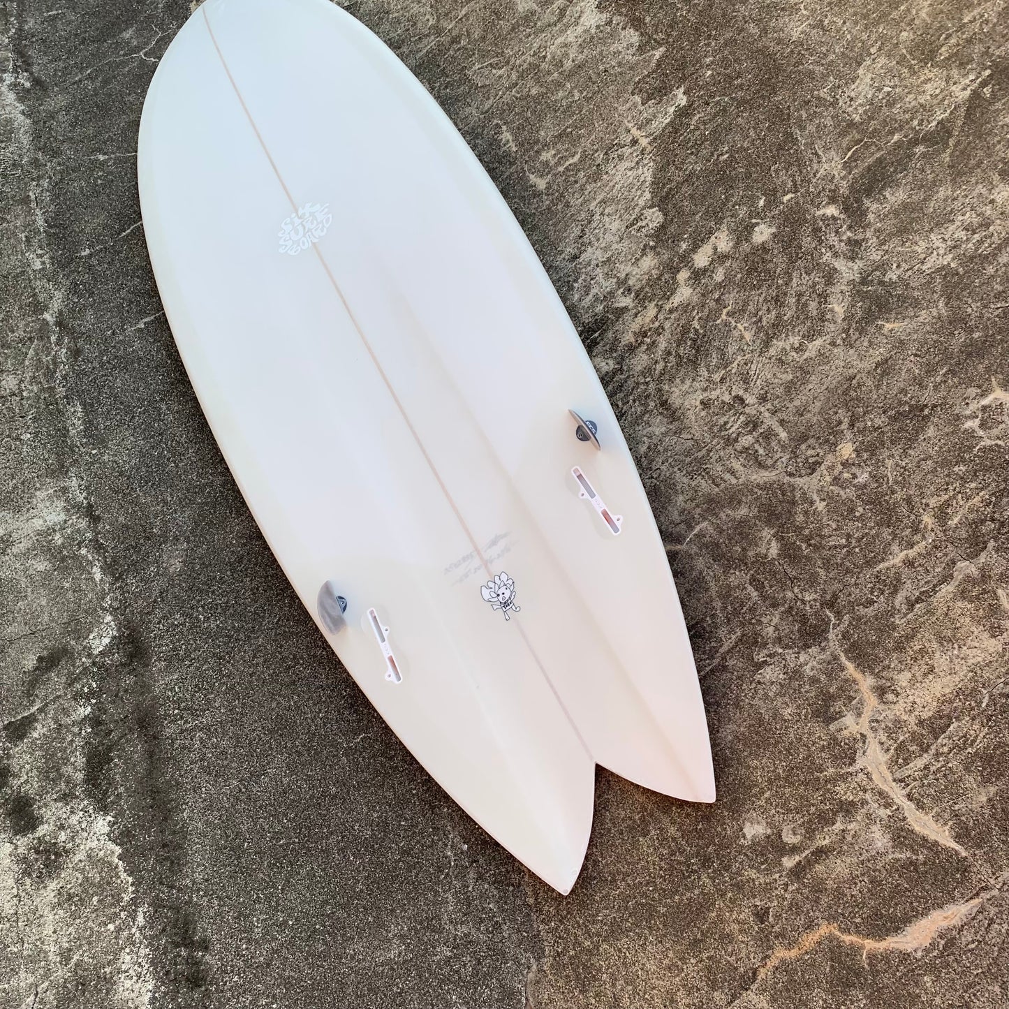 6surfboard 6’6” ツインザー　小さいFin付き　