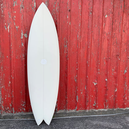 6surfboard 6’6” ツインザー　小さいFin付き　