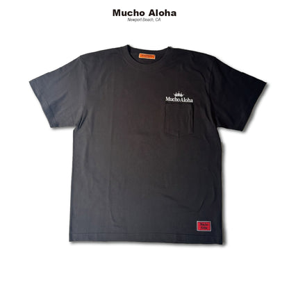 MUCHO ALOHA (ムチョアロハ) CROWN Logo S/S ポケット Tシャツ スミクロ MAT-PT003