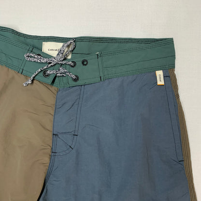 CRITICAL SLIDE(TCSS) / FIRST POINT BOARDSHORTS(FOREST) 32インチ